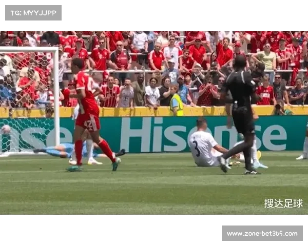 拜仁全力进攻创世俱杯最大比分 中国球员替补登场展现风采 拜仁全力进攻创世俱杯最大比分 中国球员替补登场展现风采